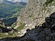 83 Scendendo nel canalone lo scosceso impegnativo Sentiero dell'Amicizia